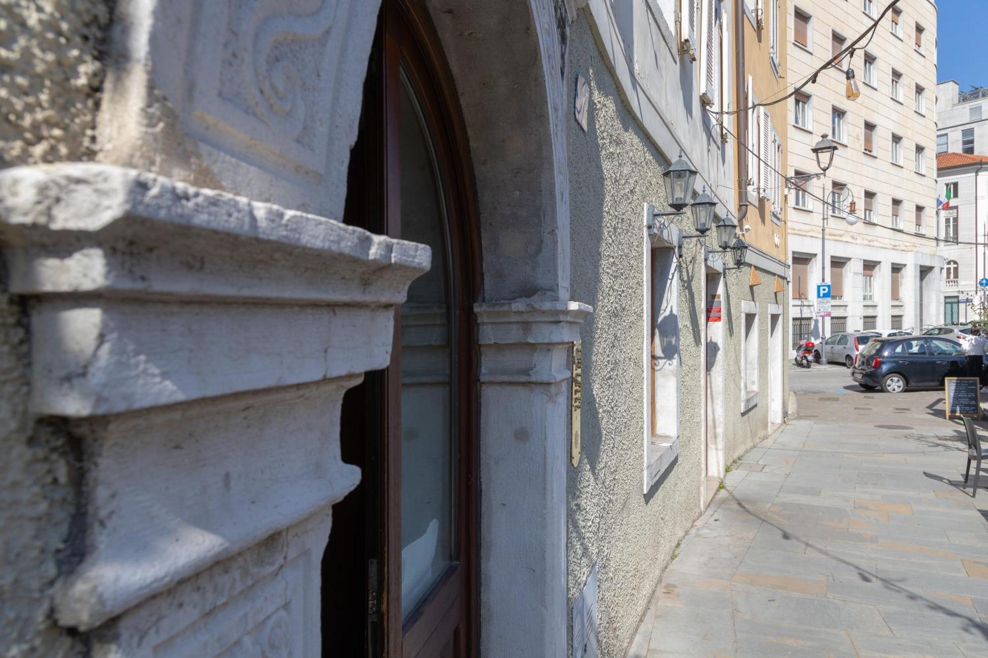 Calvino, In Piazza Unita Con Parcheggio *